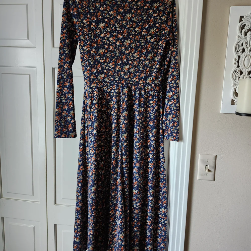 NEARLY NEW Floral Long Sleeve Soft Knit Dress - Picture 6 of 6